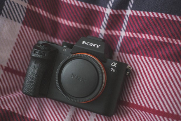 Sony Alpha 7 II (12 ezer expo)