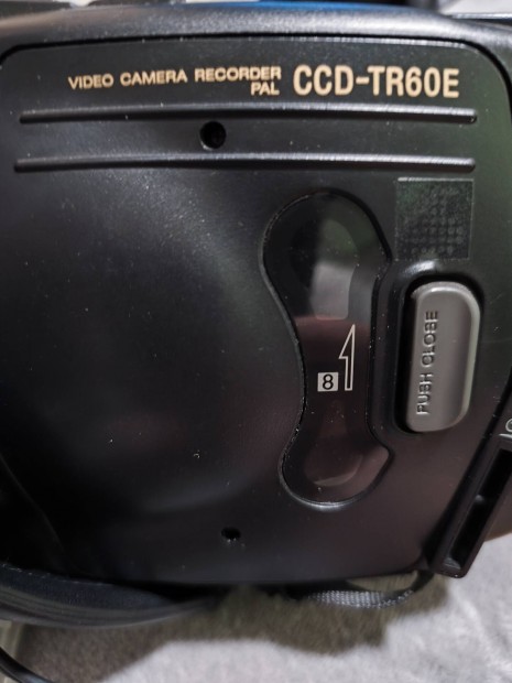 Sony CCD-TR60E tartozékokkal
