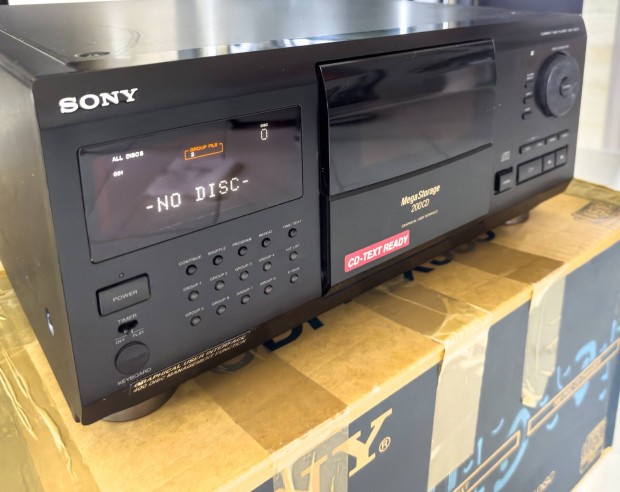 Sony CDP-CX270 - CD Changer for 200 CD's