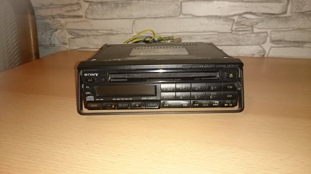 Sony CDX-7582 vintage old CD autrdi fejegysg, CD-s autrdi