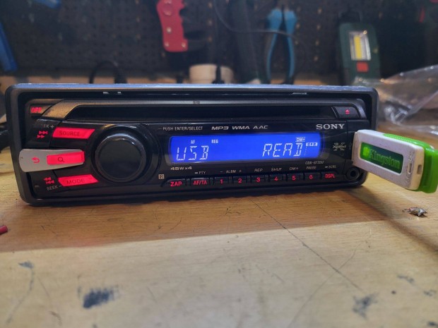 Sony CDX-GT35U fejegység