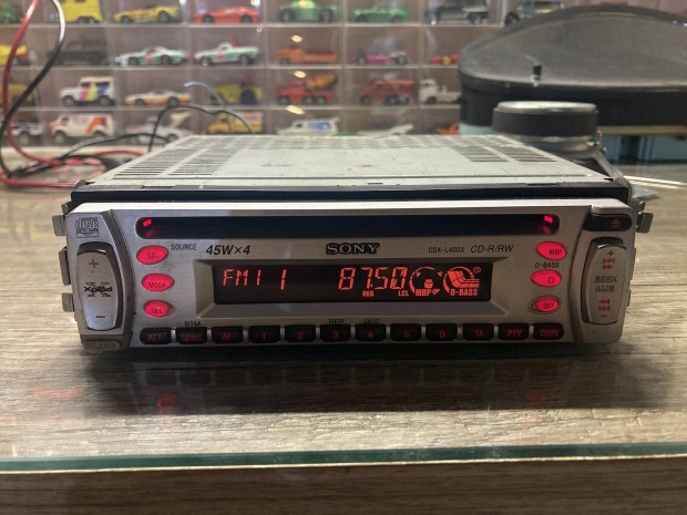 Sony CDX-L400X retro autos radio fejegysg magno