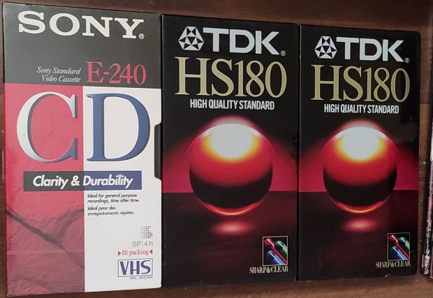 Sony CD E-240 + TDK HS180 (bontatlan VHS videókazetta)