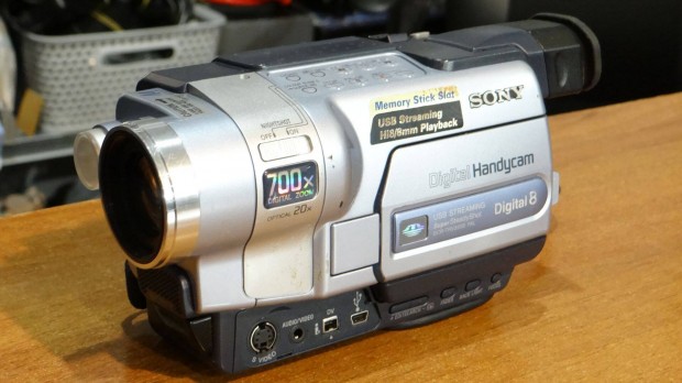 Sony DCR-Trv355 Video8/HI8/Digital8 Videokamera (TBC, DNR, AV IN/OUT)