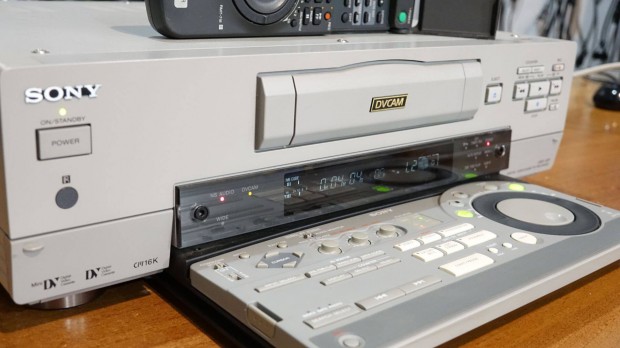 Sony DSR-30P Dvcam (Minidv) Studio Recorder
