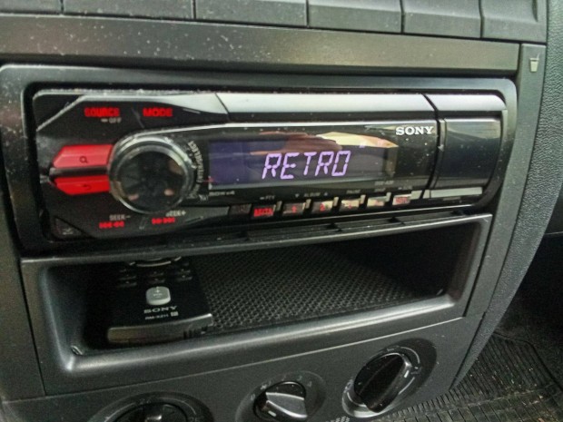 Sony DSX-A30 aut�r�di� fejegys�g