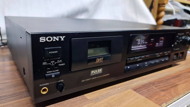 Sony DTC-690 dat magn elad