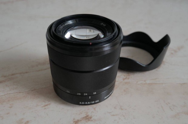 Sony E 18-55mm f/3.5-5.6 OSS Zoom E-mount objektv