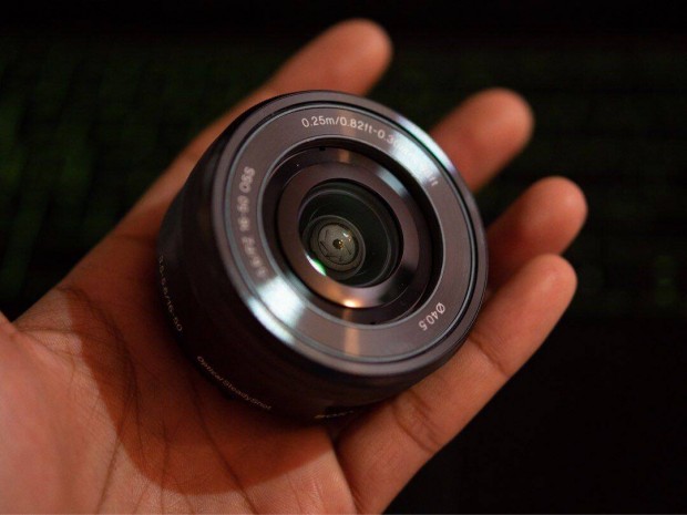 Sony E PZ 16-50mm f/3.5-5.6 OSS objektv