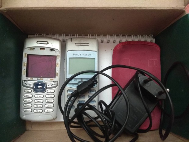 Sony Ericsson T100 230 Panasonic retro mobil telefon