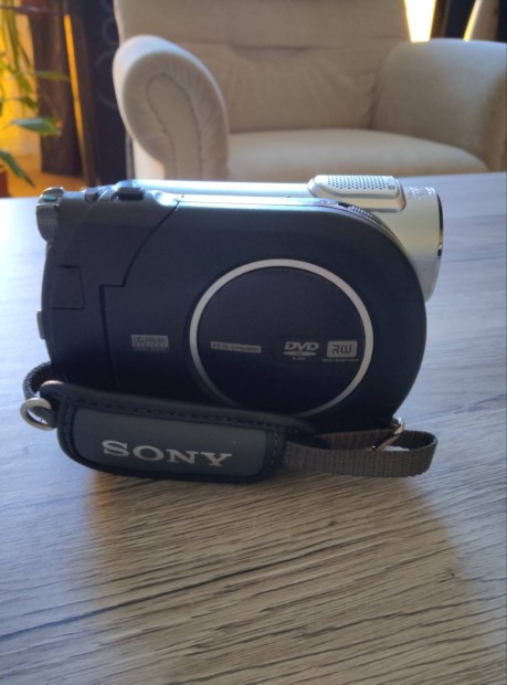 Sony Handicam DCR-DVD 106E videokamera.