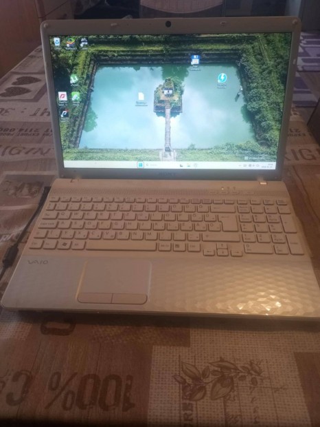 Sony I3 Laptop (Postzom is)