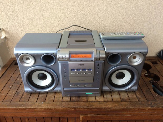 Sony Mini Hifi CD Rdi Kazetta AUX 2 x 120 W