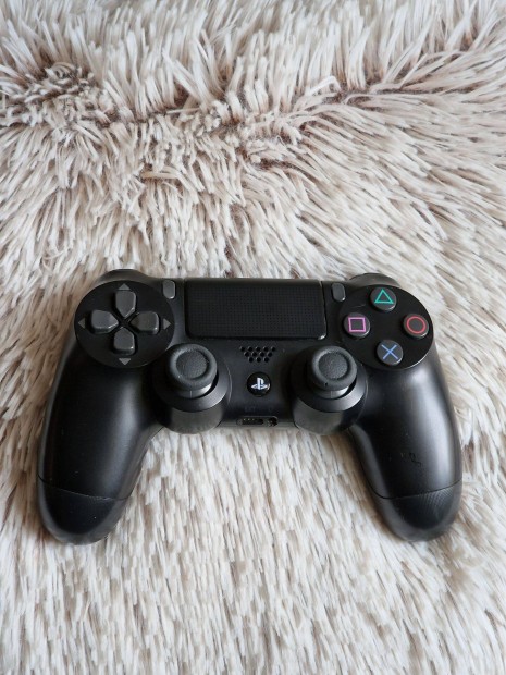 Sony PS4 Dualshock 4 V2 fekete kontroller