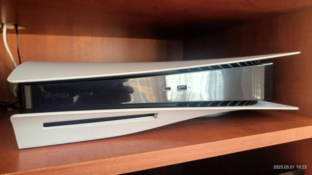 Sony PS5 konzol sok kiegészívővel eladó!
