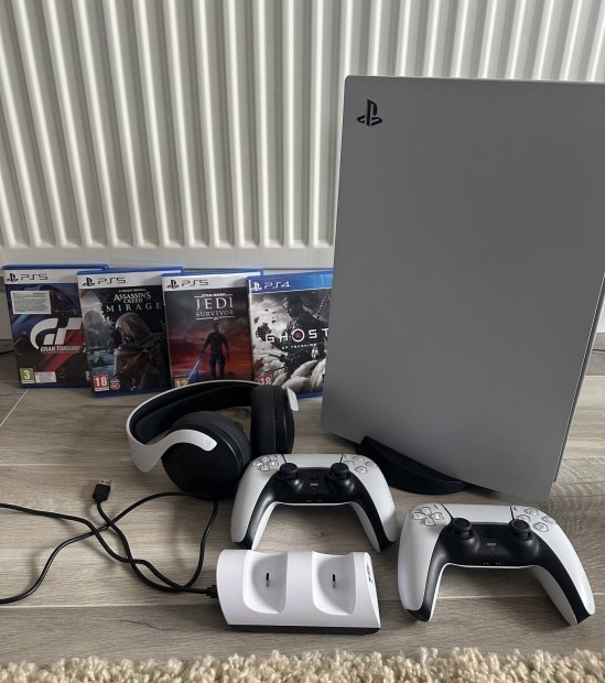 Sony Playstation 5 Lemezes 825Gb 2 kontrollerrel+fles+tltlloms