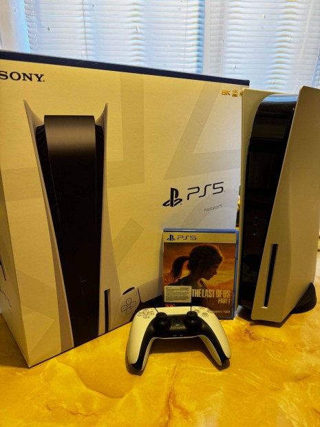 Sony Playstation 5 (PS5) (CFI-1216A) + The Last of Us Part I - PS5