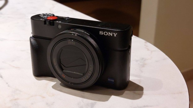 Sony RX100 IV hibtlanul elad