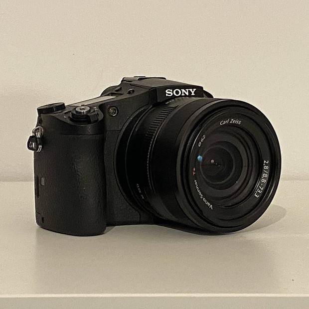 Sony RX10 II s kiegsztk csomagban