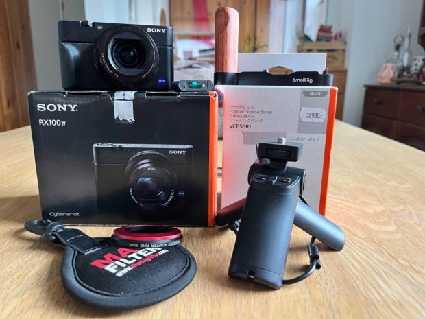 Sony RX 100 IV kompakt fnykpezgp tartozkval