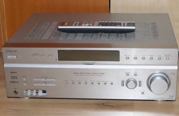 Sony STR-De698 7.1. házimozi erősítő gyári távirányítójával