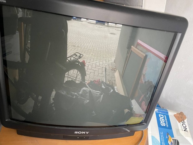 Sony Trinitron 83cm televizi