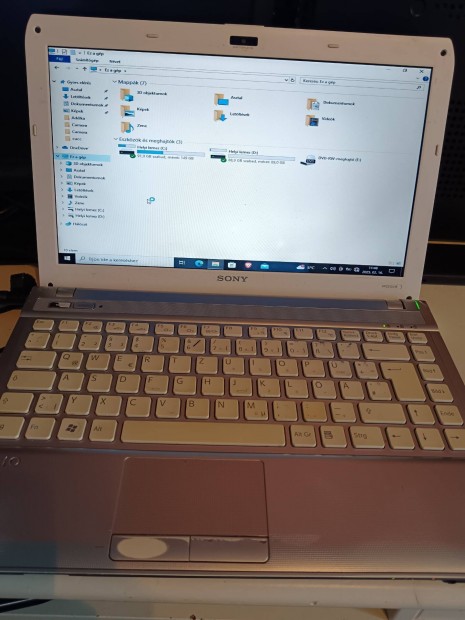 Sony VAIO i3 laptop hinyos