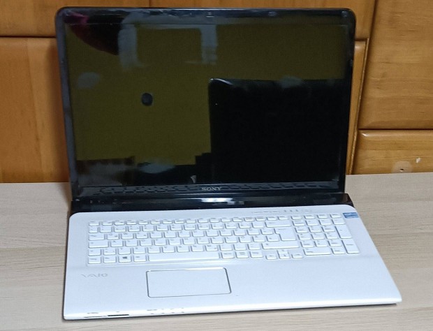 Sony Vaio-i3/17,3"-os Laptop/SVE 171G11M