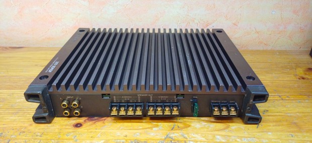 Sony XM-3040F min�s�gi 4 csatorn�s aut�er�s�t� 1991-b�l