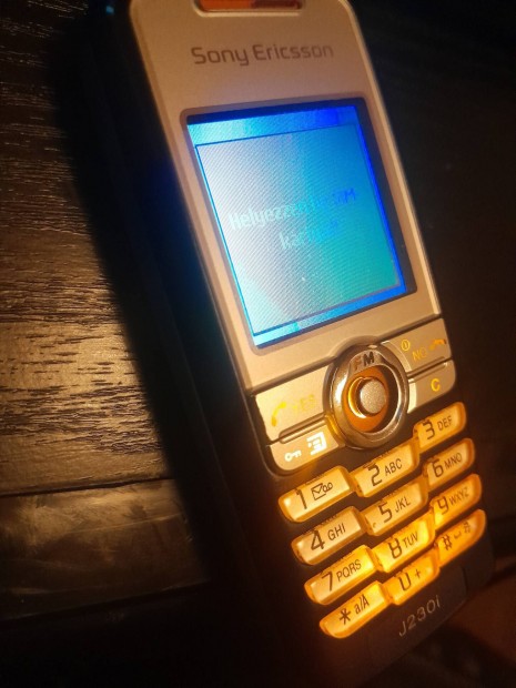 Sony ericsson J230i nyomgombos mobiltelefon 