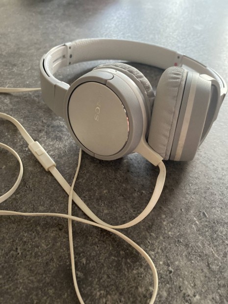 Sony fej hallgat 
