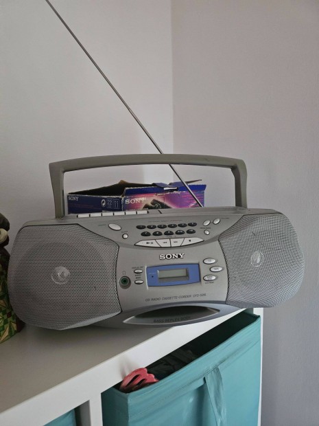 Sony kazettás rádió CD Mega Bass Boom CFD-S26