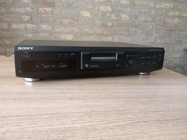 Sony minidisc deck (MDS-JE330) 