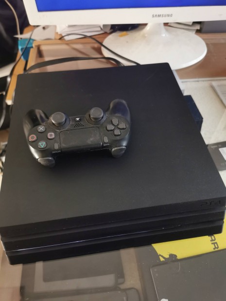 Sony playstation 4 pro 1 kontrollerel