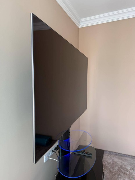 Sony tv ledes állvánnyal együtt