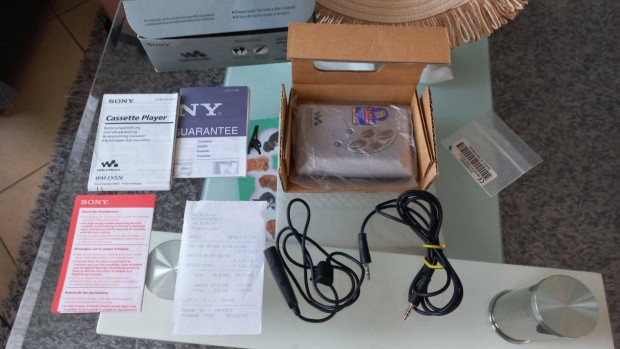 Sony walkman dobozában papírjaival tartozékokkal gyűjtői darab