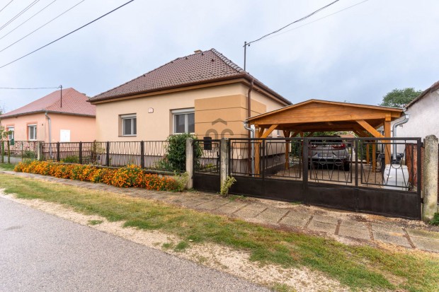 Soponyai elad� t�gla csal�di h�z