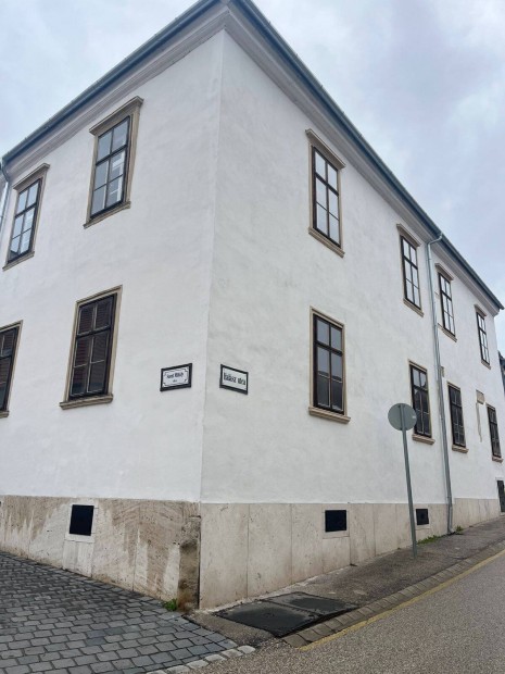 Sopron Szent Mih�ly utca 2 elad� lak�s!