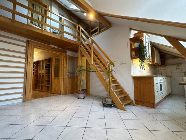 Sopron belv�ros�ban keresel �j otthont? Ez a legfels� szinten  146_ant