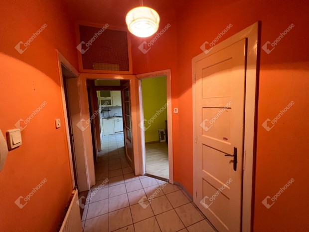 Sopronban, belv�ros k�zeli t�gas lak�s elad�