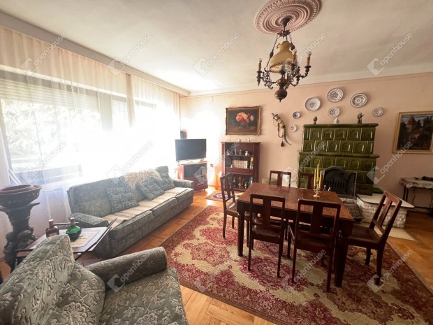 Sopronban k�t gener�ci�s lak�h�z elad�