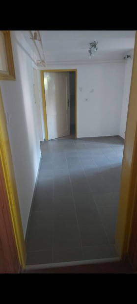 Sopronban kiad� alb�rlet+gar�zs