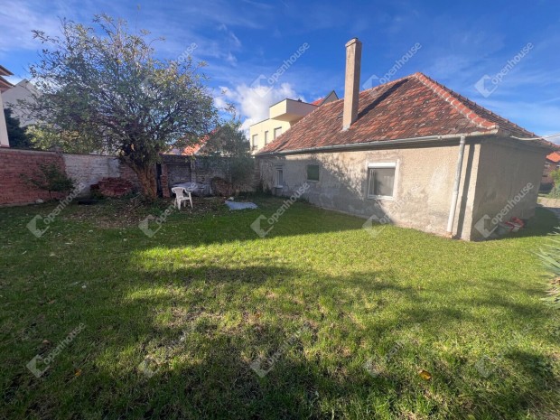 Sopronban udvari lak�h�z lak�s elad�