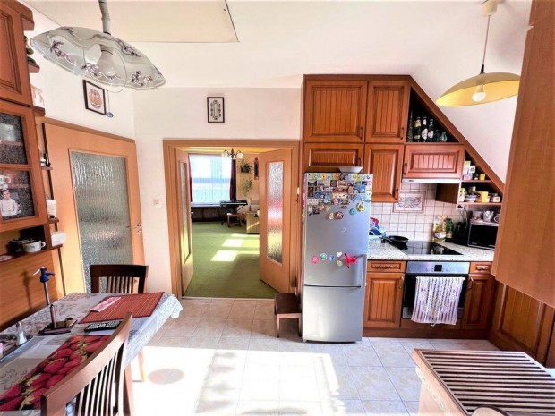 Soproni 90m2-es lak�s +60m2 aj�nd�k t�rol�