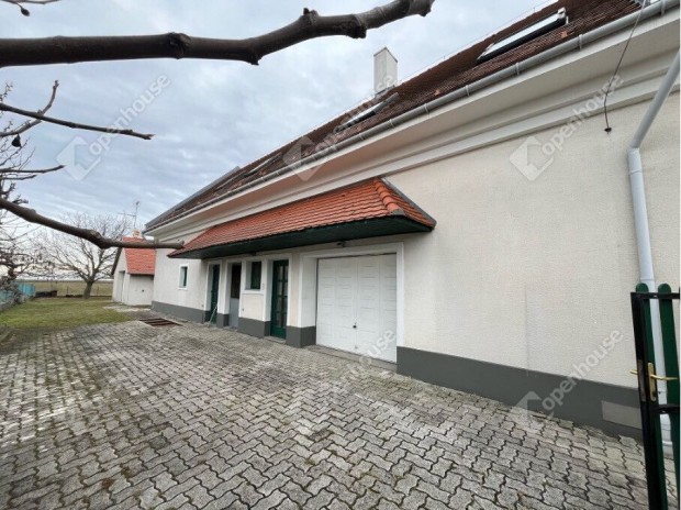 Sopronk�vesdi 400 nm-es fogad� elad�