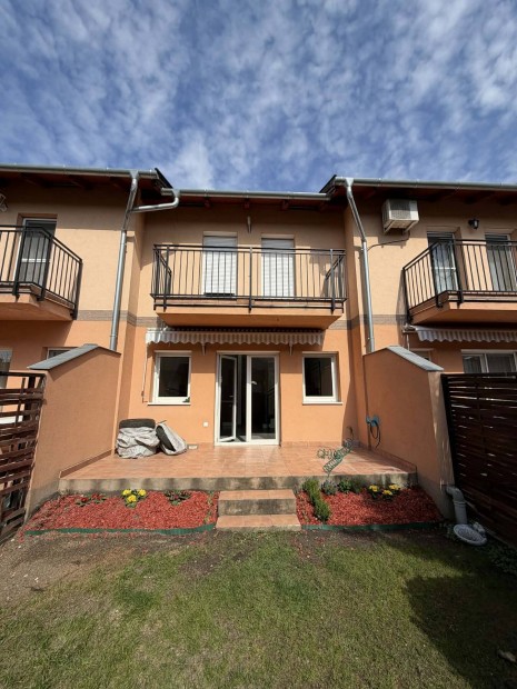 Sorh�z a Helikopter lak�parkban