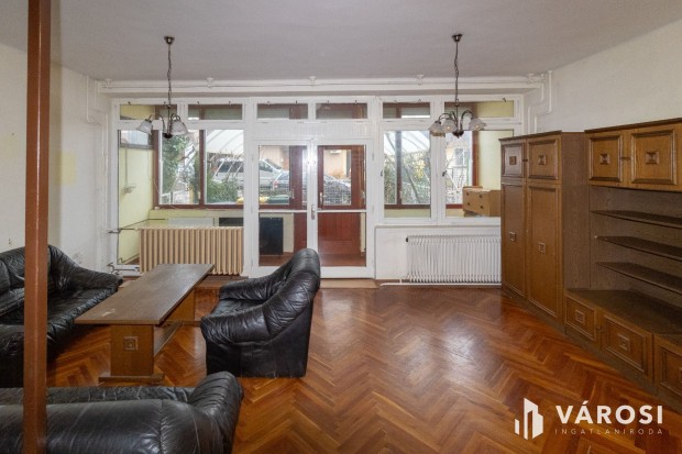 Sorh�zi lak�s B�k�scsaba kedvelt kertv�rosi r�sz�n