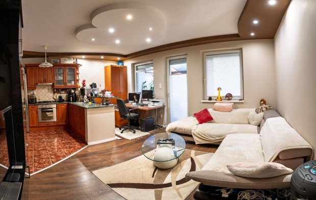 Sorh�zi lak�s k�zponti helyen Vecs�sen!