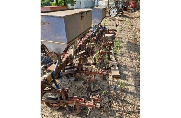 Sorm�vel� kultiv�tor KM 6 soros