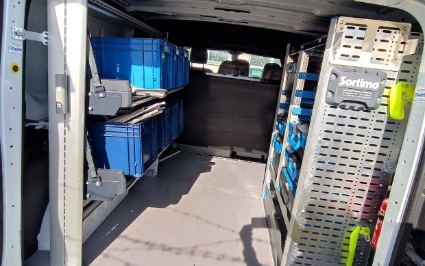 Sortimo j�rm�berendez�s rakt�r polcrendszer szersz�m b�r�nd�kkel